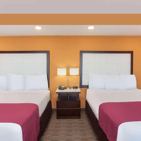 Hotel Ramada By Wyndham Culver City à Los Angeles Extérieur photo