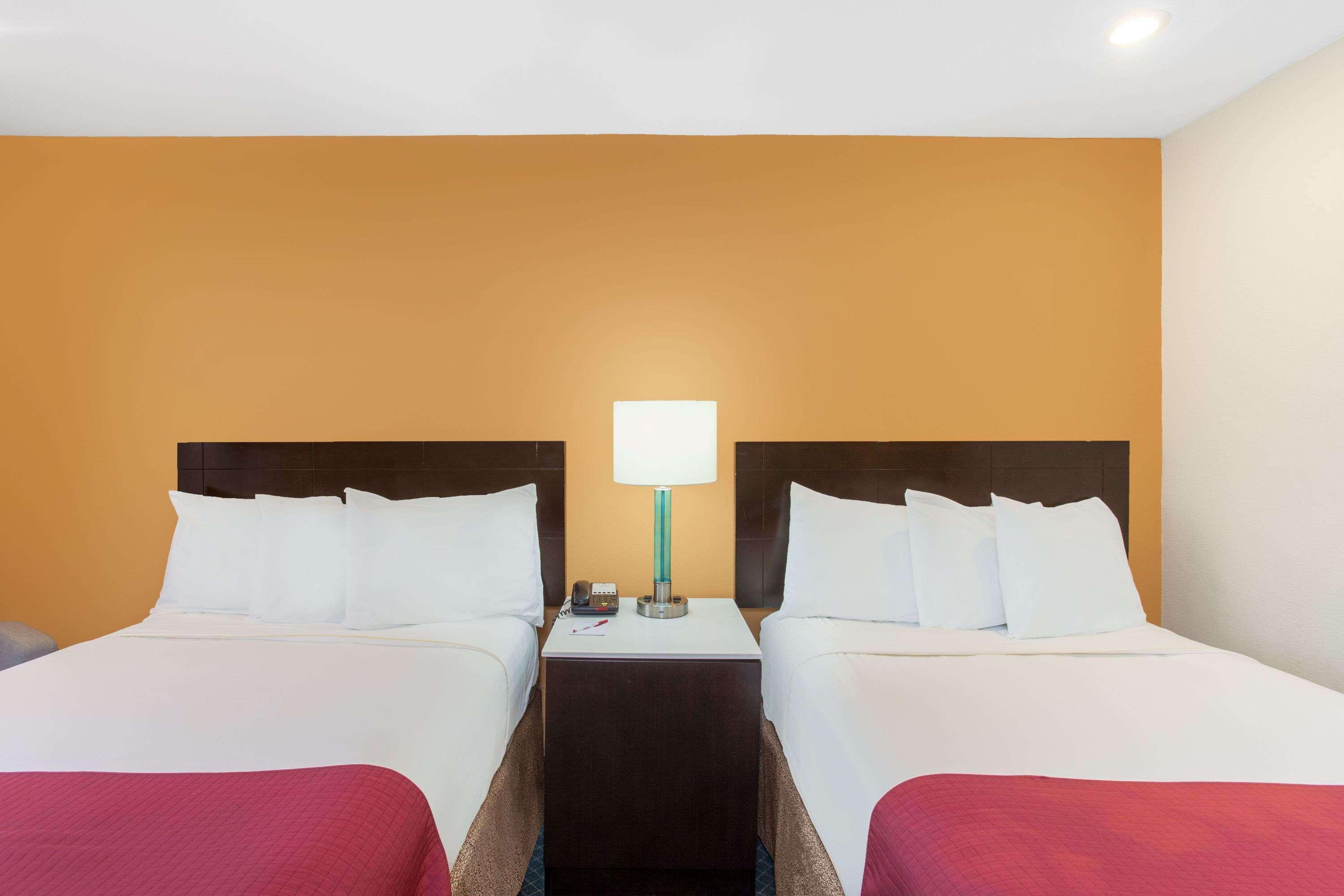 Ramada By Wyndham Culver City 3* Los Angeles