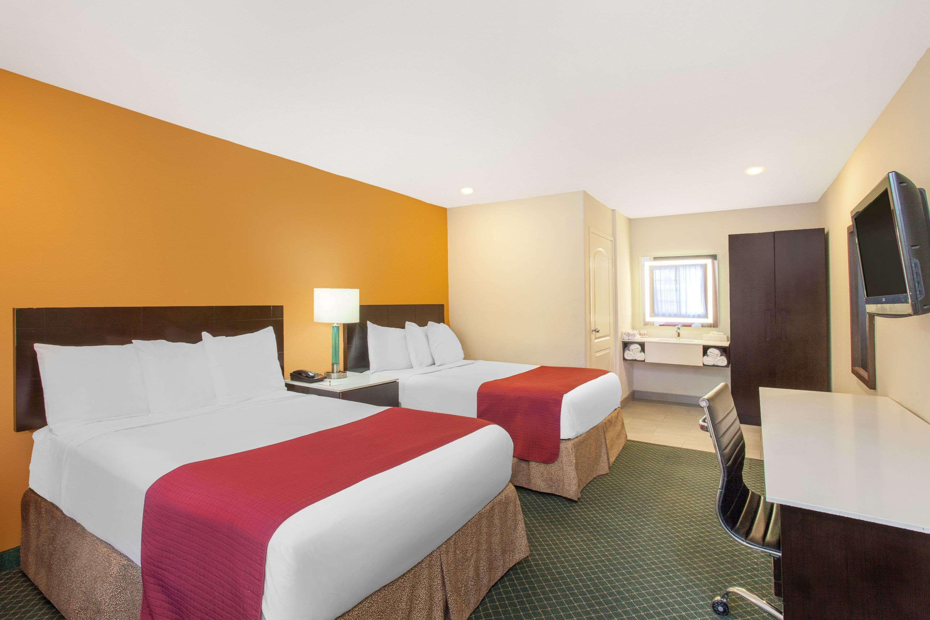 Ramada By Wyndham Culver Hotel