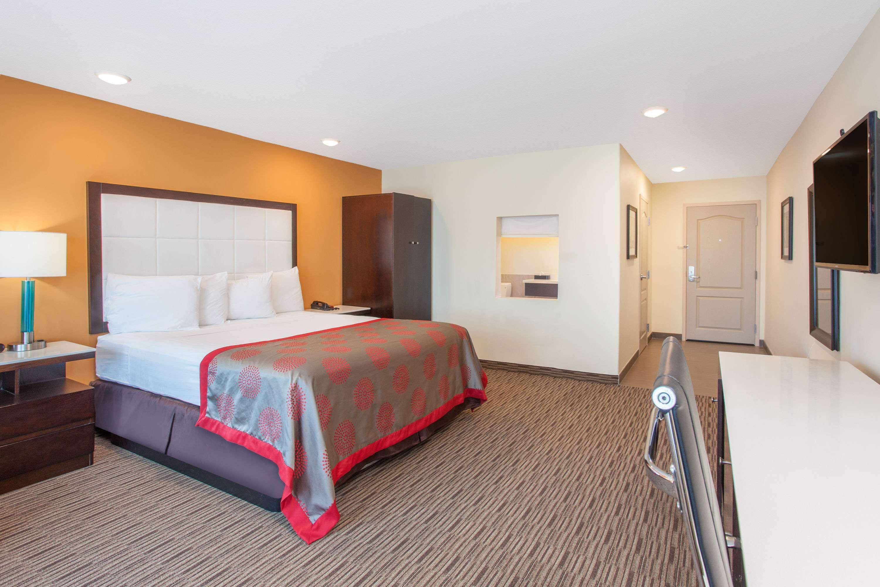 Ramada By Wyndham Culver Hotel
