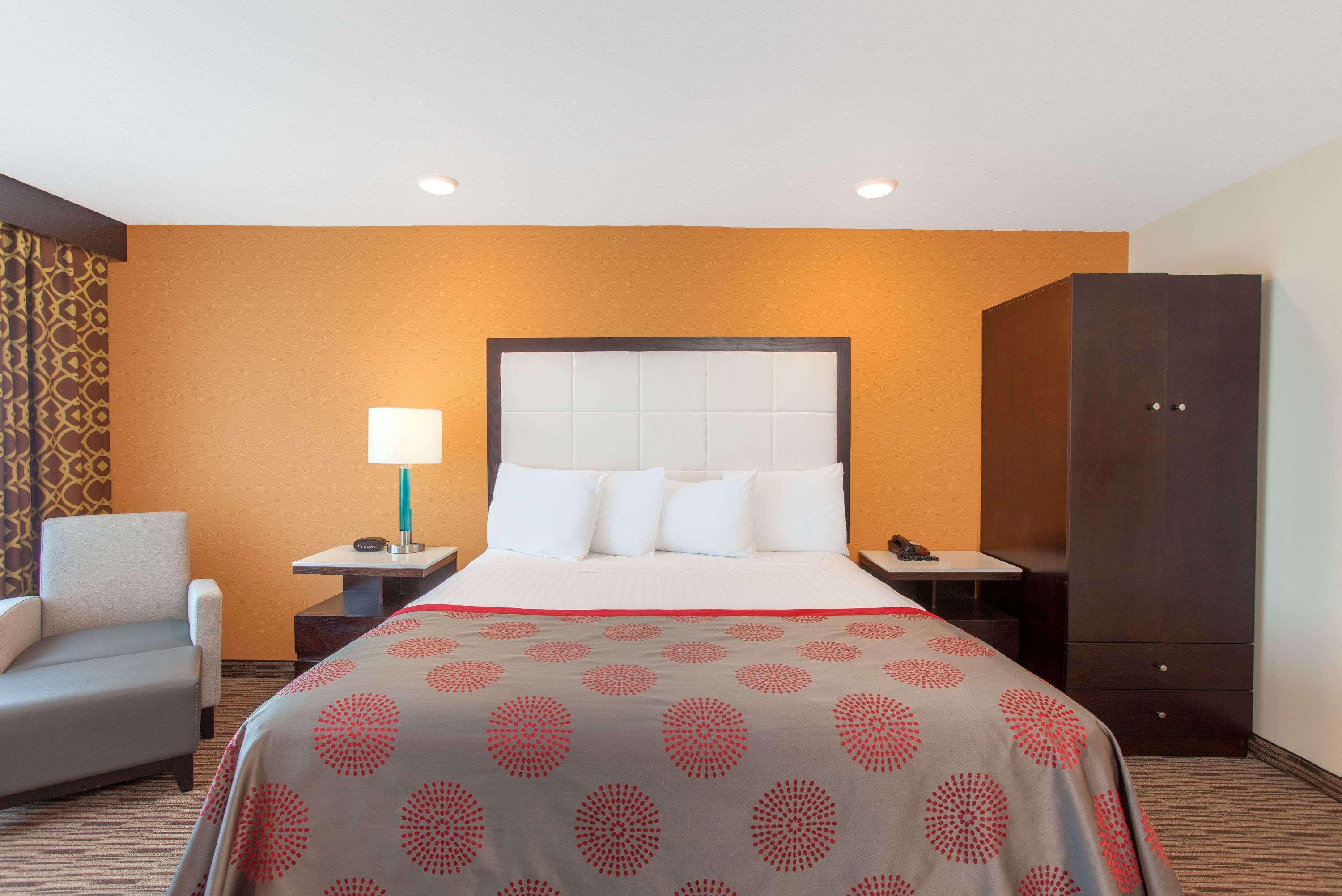 Ramada By Wyndham Culver 3*