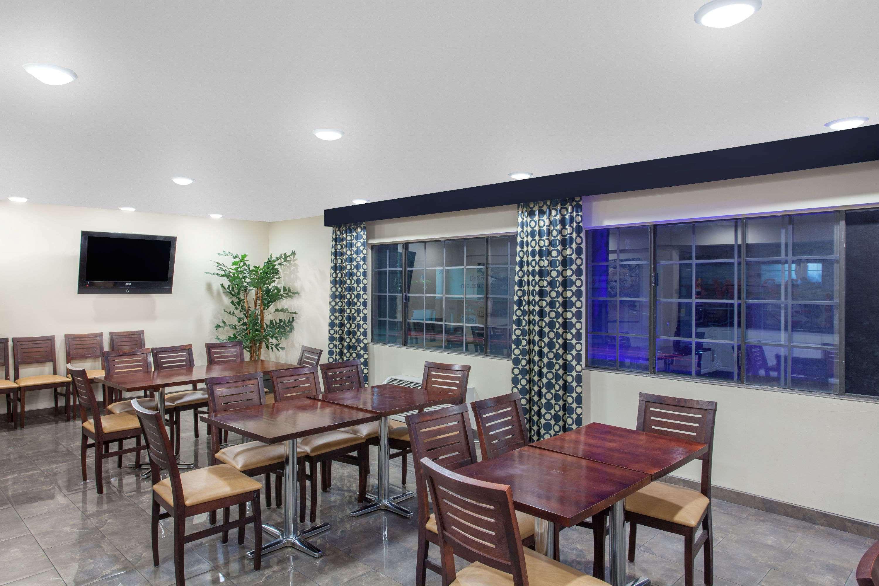 Hotel Ramada By Wyndham Culver