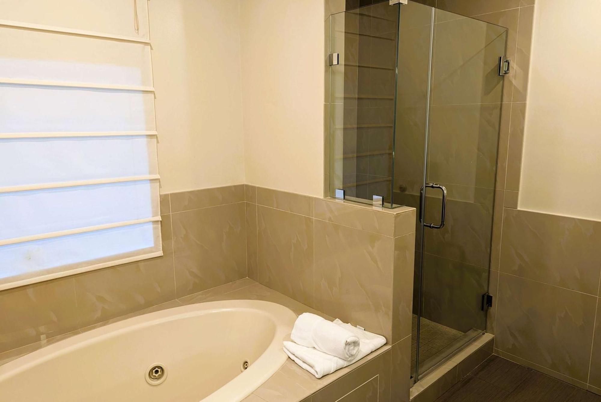 Hotel Ramada By Wyndham Culver City Los Angeles