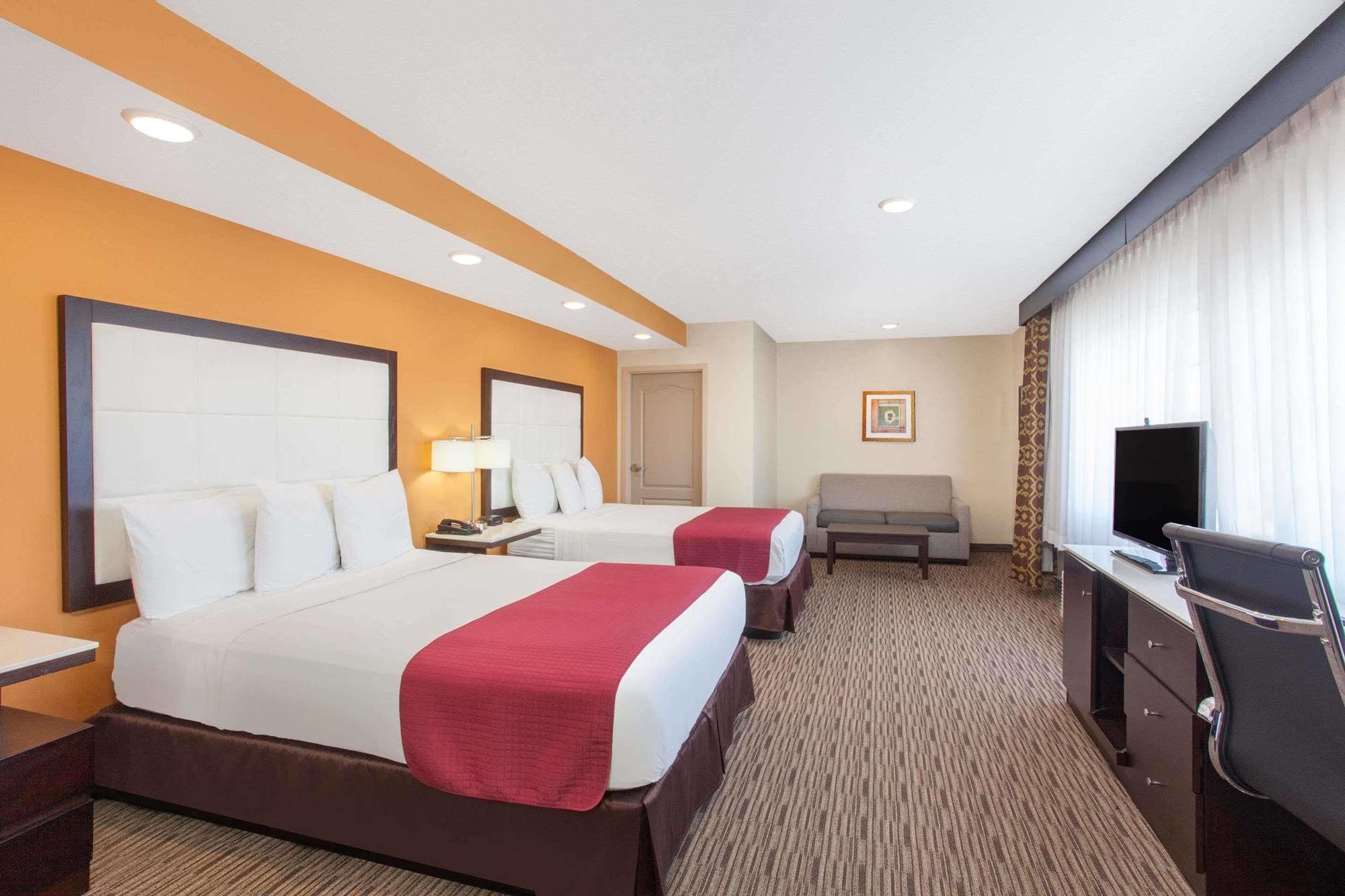 Hotel Ramada By Wyndham Culver 3*