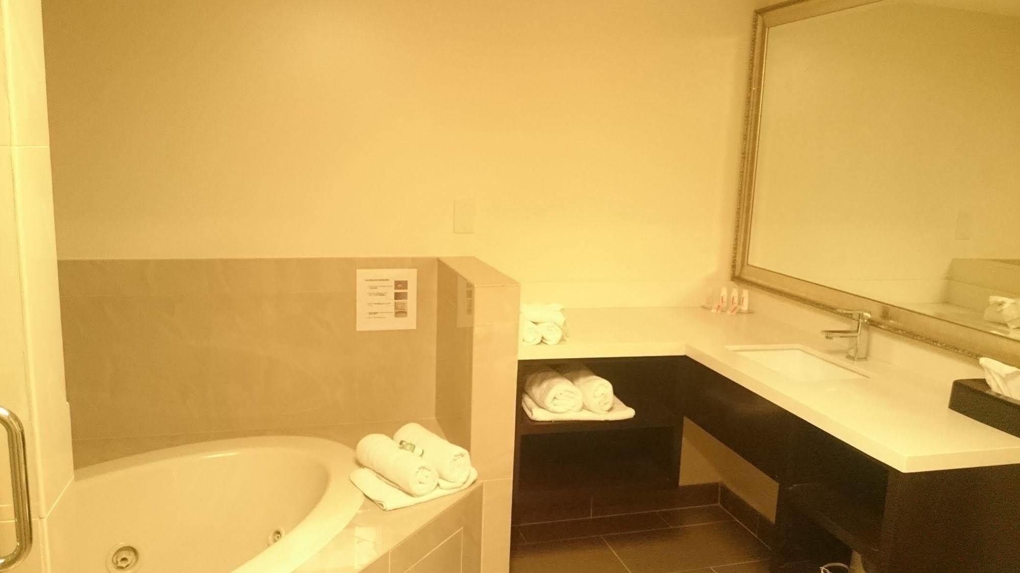Hotel Ramada By Wyndham Culver Los Angeles