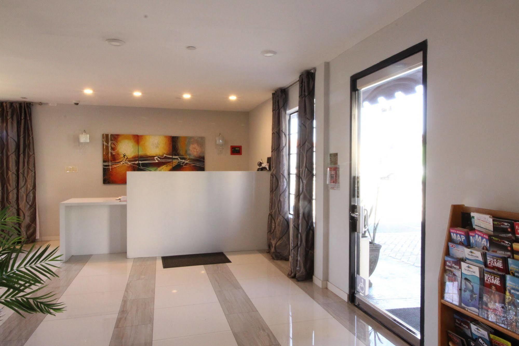 Ramada By Wyndham Culver City Hotel